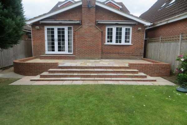 Patio in Purley with sweeping steps - Patio in Purley with sweeping steps